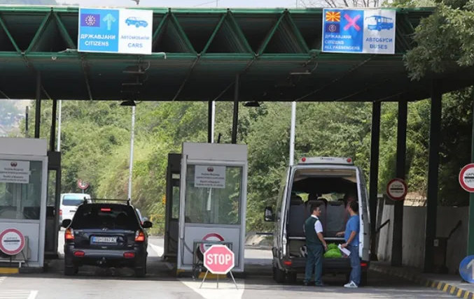 Fire approaches the road, Kosovo-North Macedonia border closed in Glloboqicë