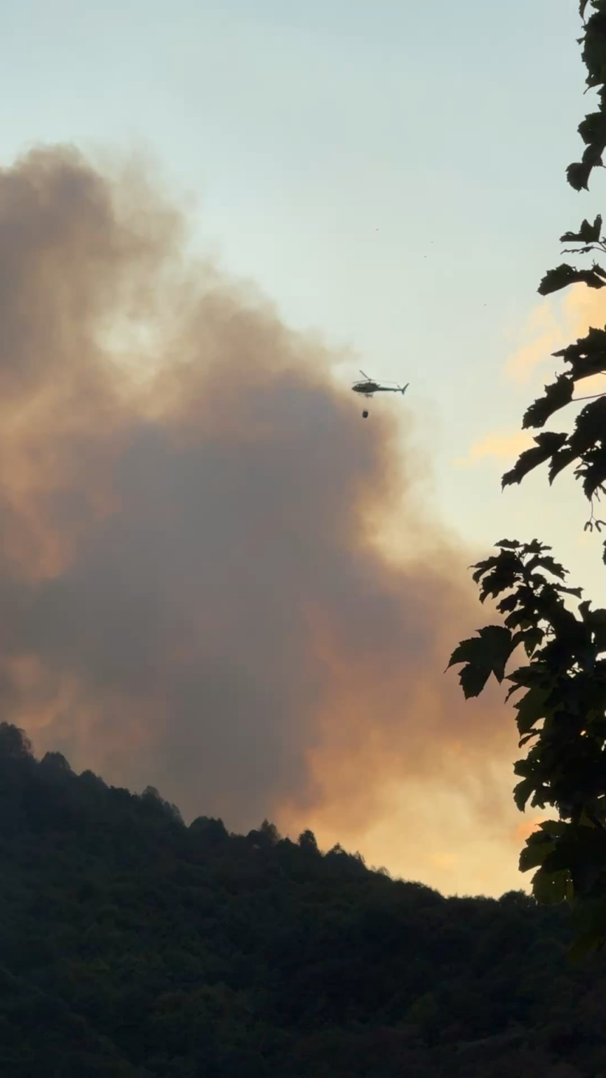 Fire of Valdeorras's boat seen since Villarubín, Oencia. Video by Mi