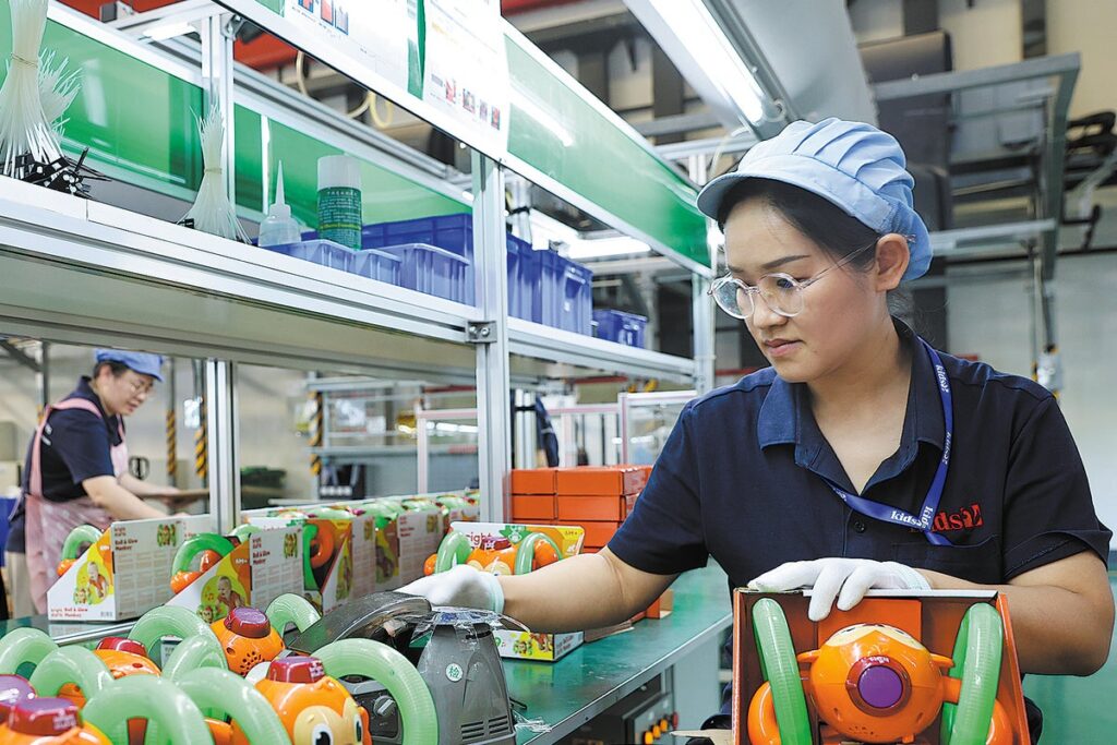 Economy expected to maintain steady pace