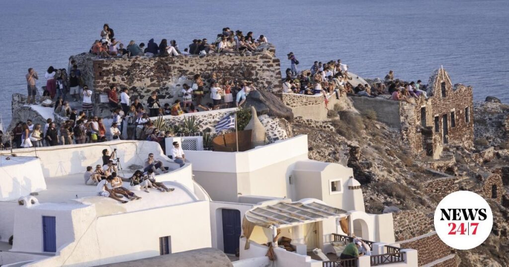 Tourists are coming, but fullness of hotel and turnover decrease
