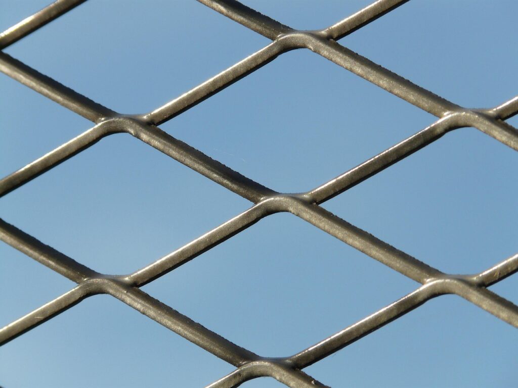 Estonia installs gates and barriers at three border crossings