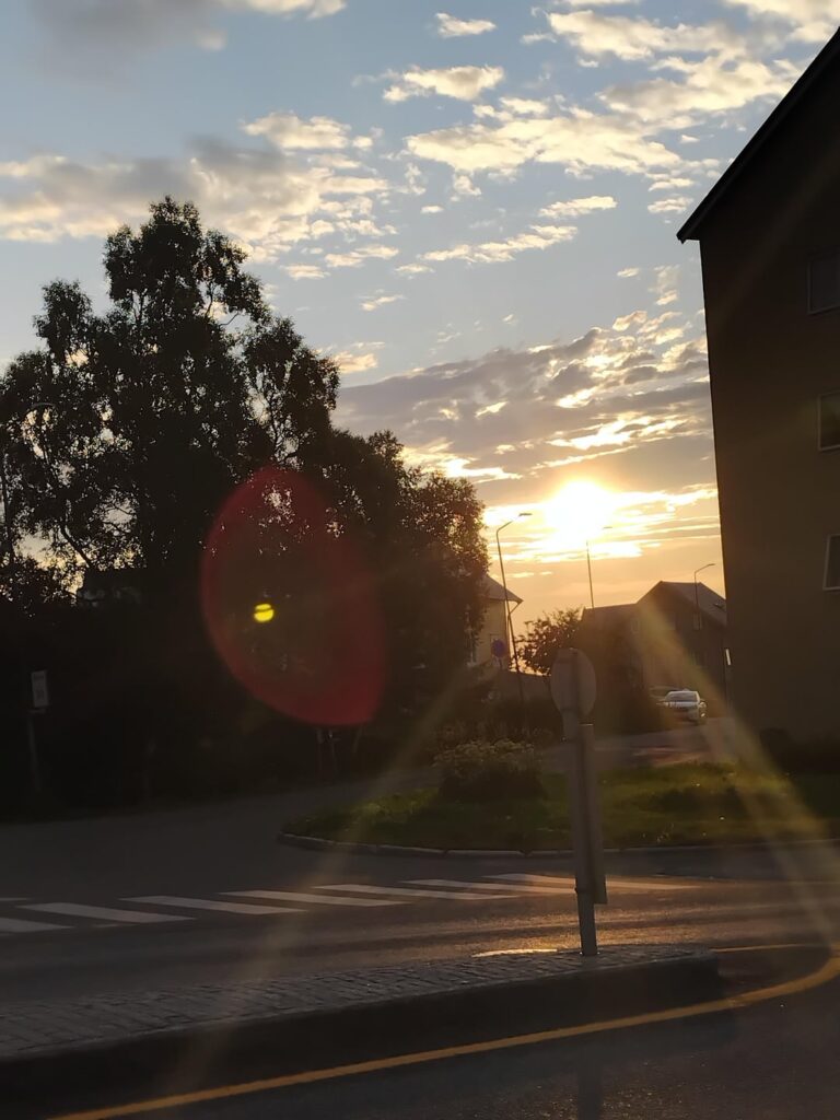 Midnight sun (season over)