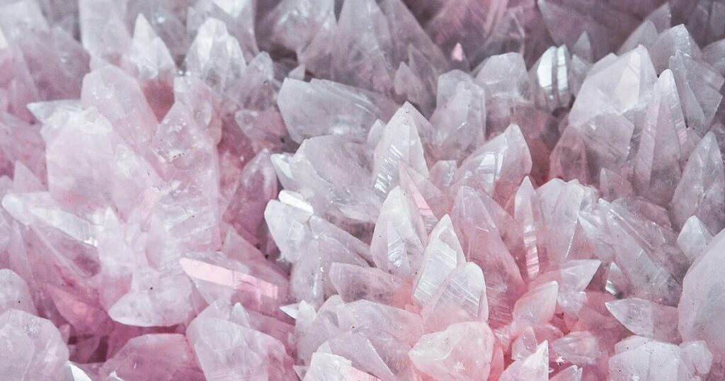 'Breathing' crystals that release oxygen on demand could shape next-gen fuel cells | A new type of crystalline material comprising strontium, iron, and cobalt, can release oxygen on demand when heated – without breaking down