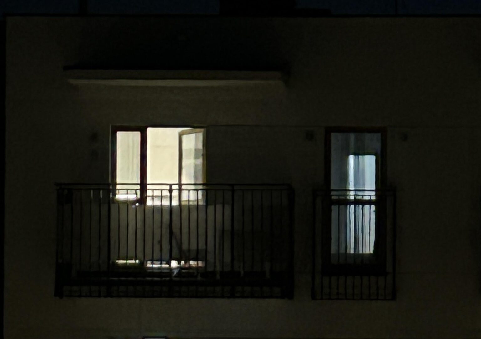 Light at the neighbor and an open balcony for several days - Help