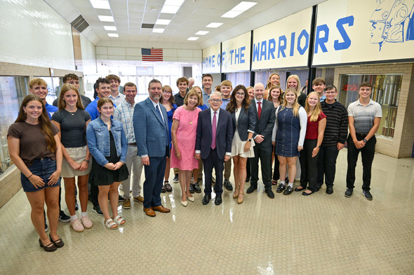Photo of Governor & First Lady DeWine with staff and students