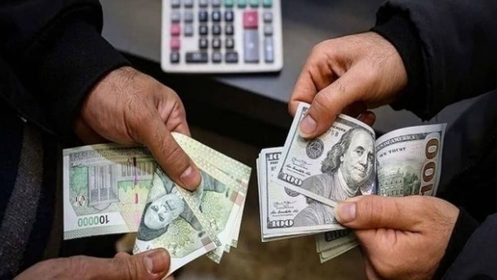 Two people exchanging Iranian tomans for U.S. dollars