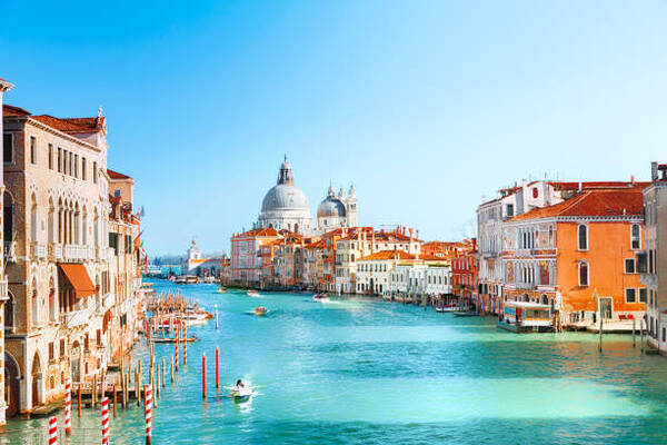 New Italy’s Venice Implements High-Impact Gondola Fare Hike In Strategic Response To Explosive Tourist Surge And Landmark Tax Rollout New Italy’s Venice Implements High-Impact Gondola Fare Hike In Strategic Response To Explosive Tourist Surge And Landmark Tax Rollout