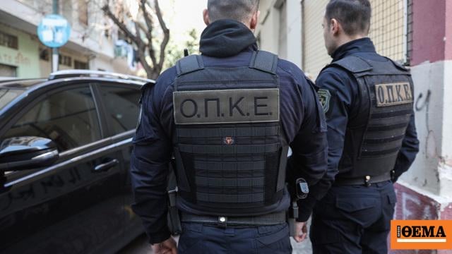 Wild robbery in Zefiri: Three people hit and burned their car