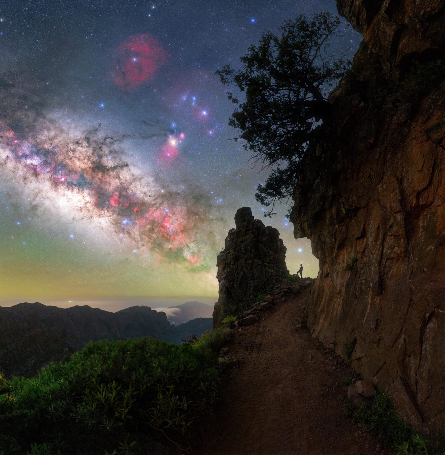 I walked in the dark at 2300m in La Palma to capture this Milky Way selfie