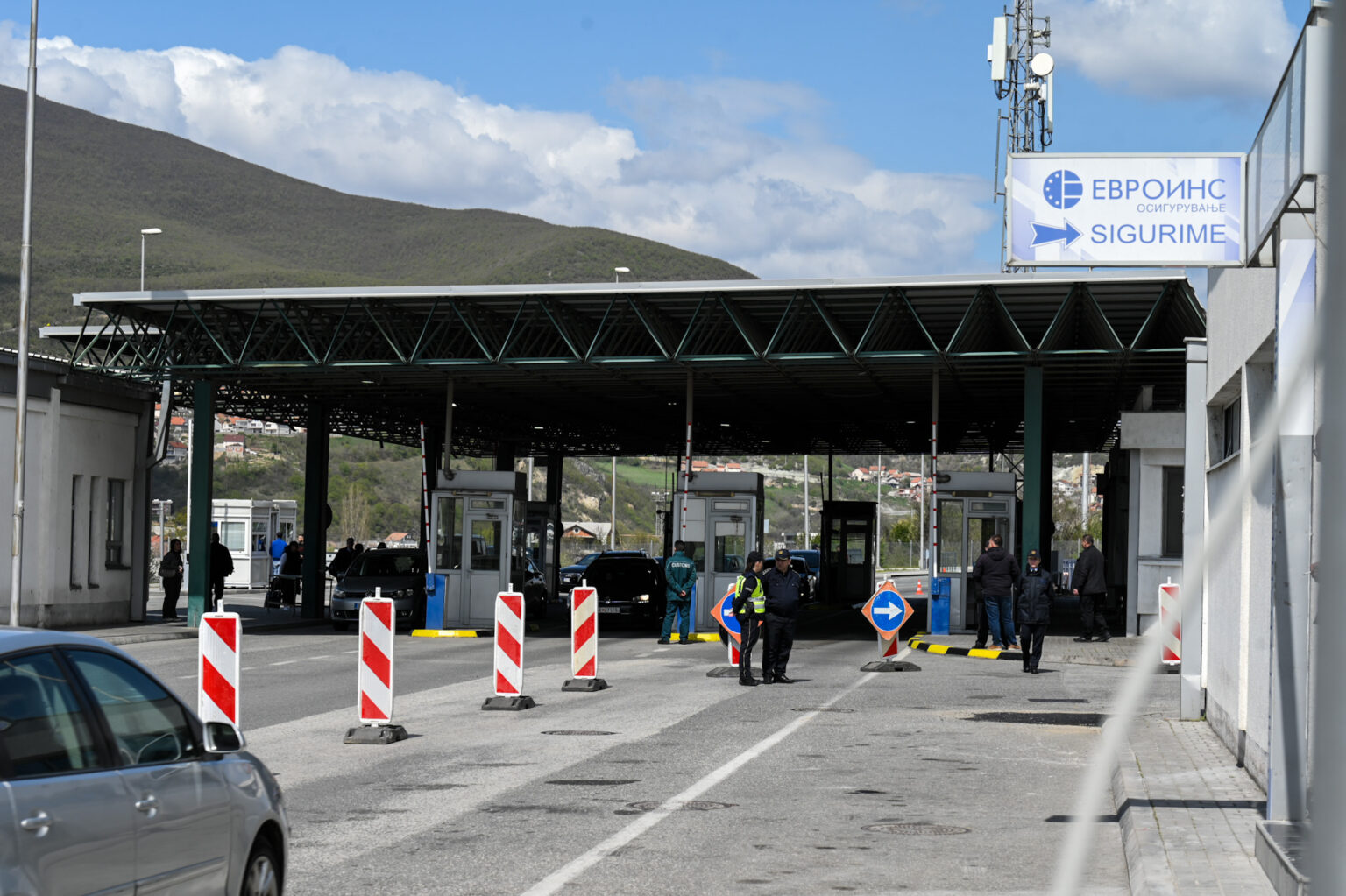 Taorian'ny nivoahan'ny afo dia misokatra ho an'ny fifamoivoizana ny sisintany Glloboqica amin'ny sisintany Kosovo-RMV