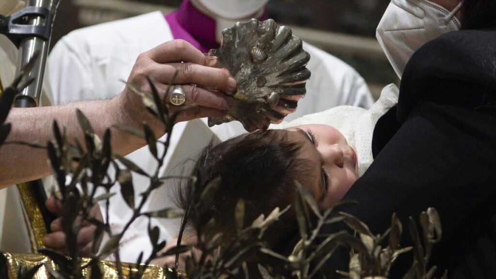 The unstoppable decline in baptisms in Spain: less than 50% of babies already receive it