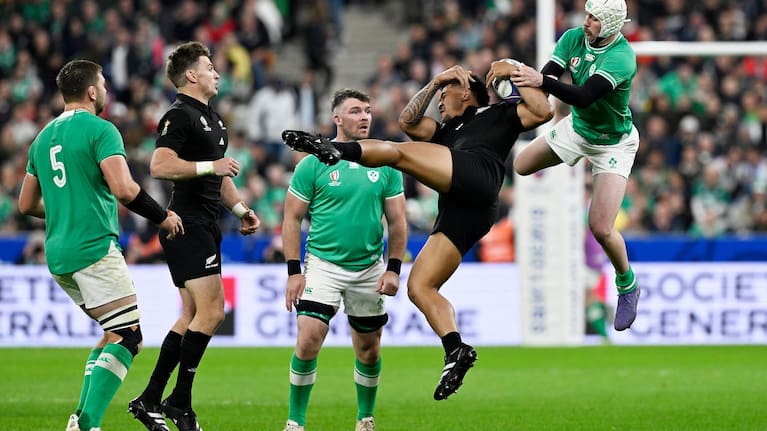 Leicester Fainga'anuku wins the ball despite the intentions of Ireland's Mack Hansen during the 2023 World Cup quarter-final.