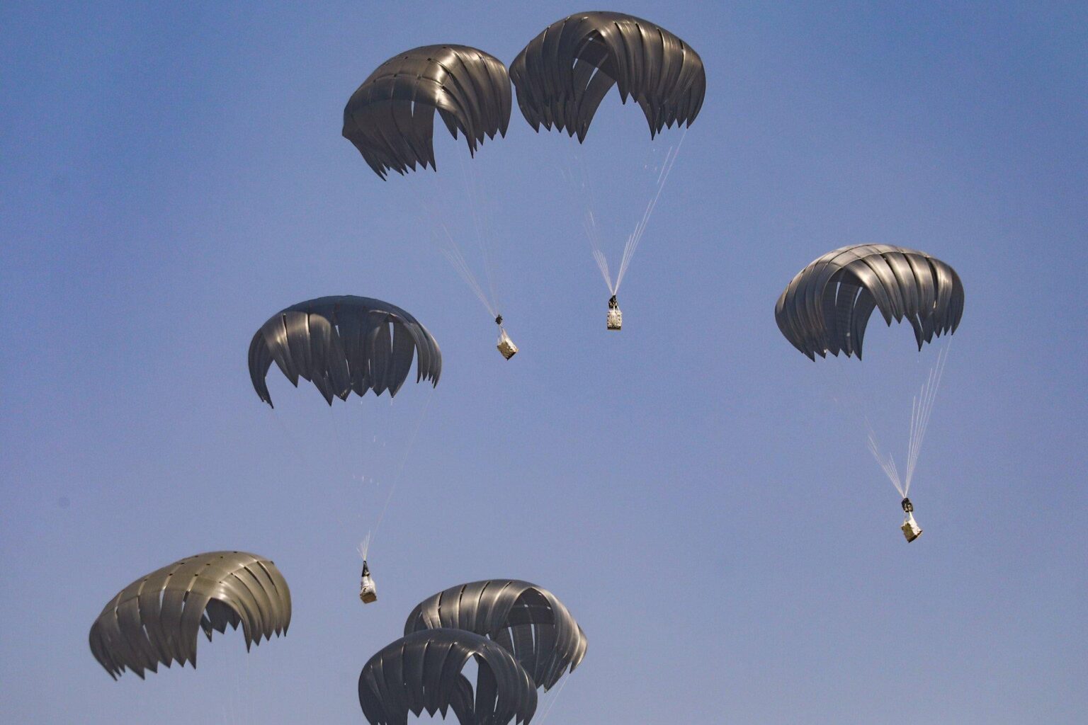 Spain threw 12 tonnes of food in Gaza - France is also prepared - The Press Project -