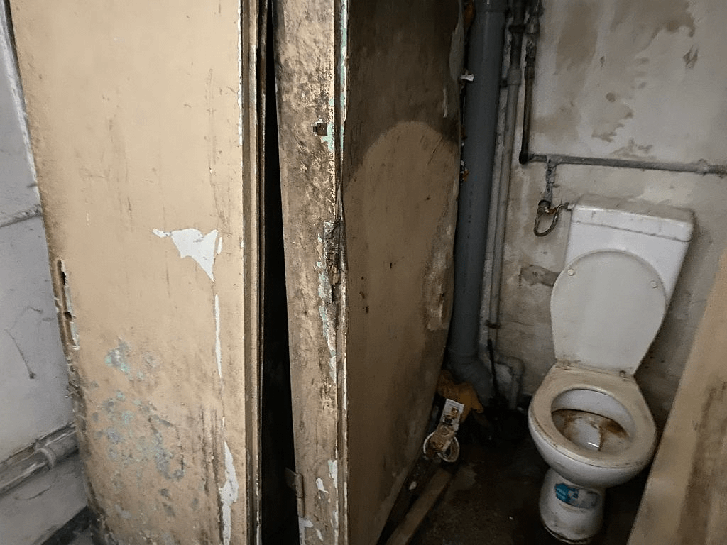 Wyborcza: ‘People relieve themselves in buckets and then pour it into the shared toilet in the corridor.’