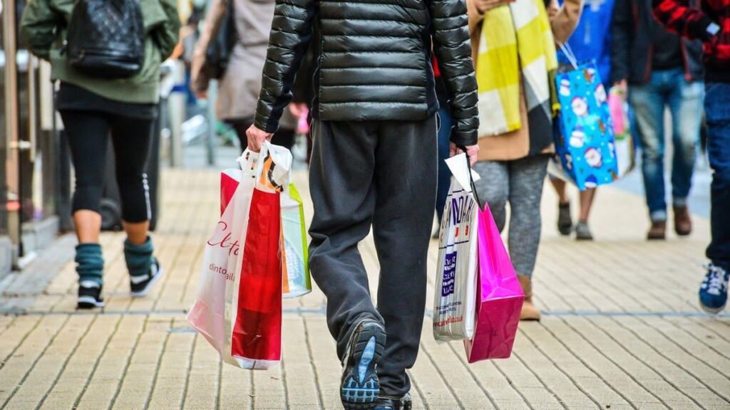 Figures show ‘alarming’ drop in UK consumer confidence over last year