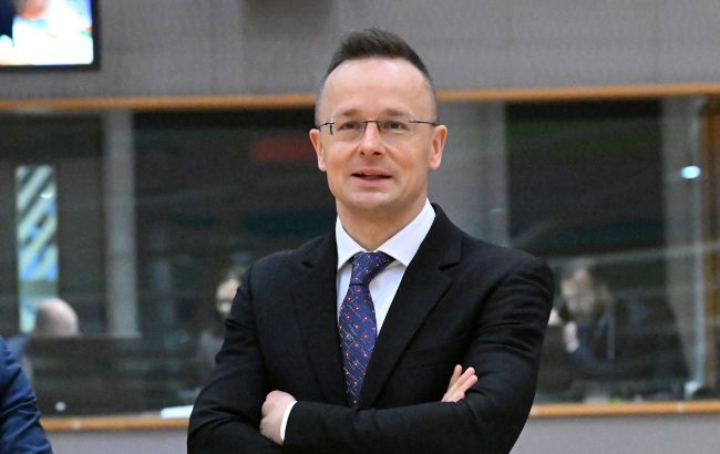 Szijj&aacute;rt&oacute; accuses EU of trying to topple three governments