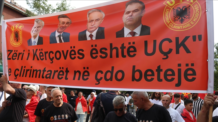 Thousands rally in Kosovo to support former liberation commanders on trial in The Hague