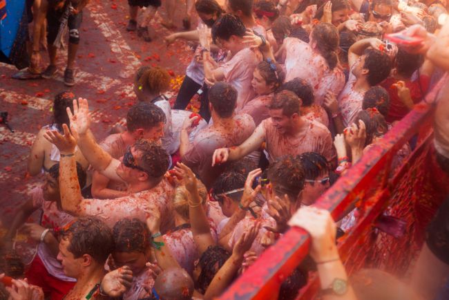 Thousands gather in Spain for the world's most famous food fight