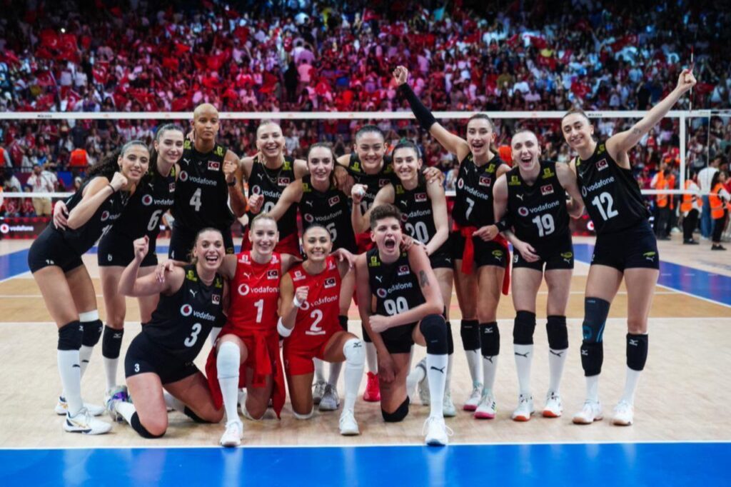 Türkiye to face Spain in Women’s Volleyball World Championship opener Players of Turkiye celebrate victory at the end of the FIVB Womens Nations League (VNL) 2nd week volleyball match against South Korea, Istanbul, Türkiye, June 21, 2025. (AA Photo)