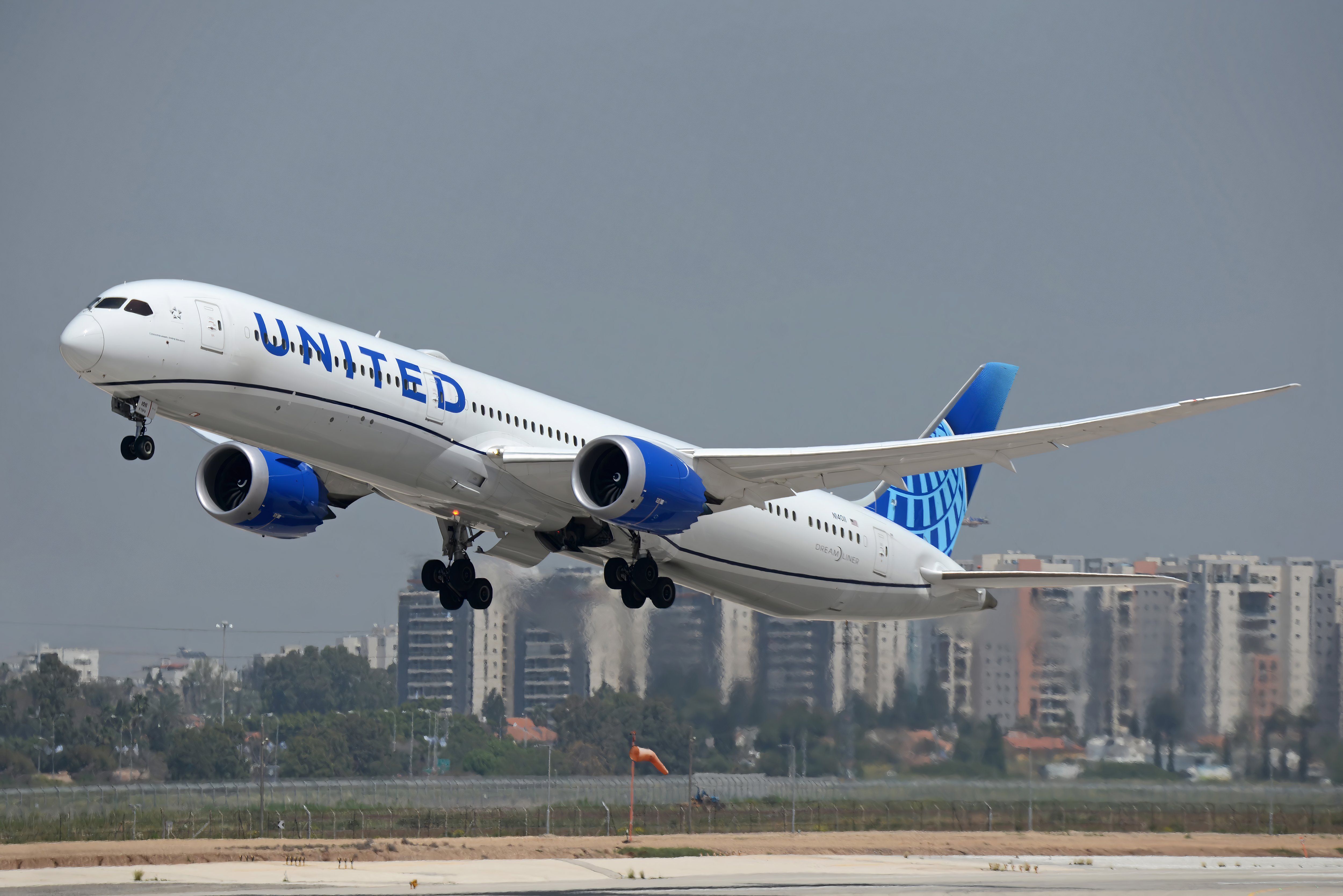 United Airlines 787-10 shutterstock_2456913961