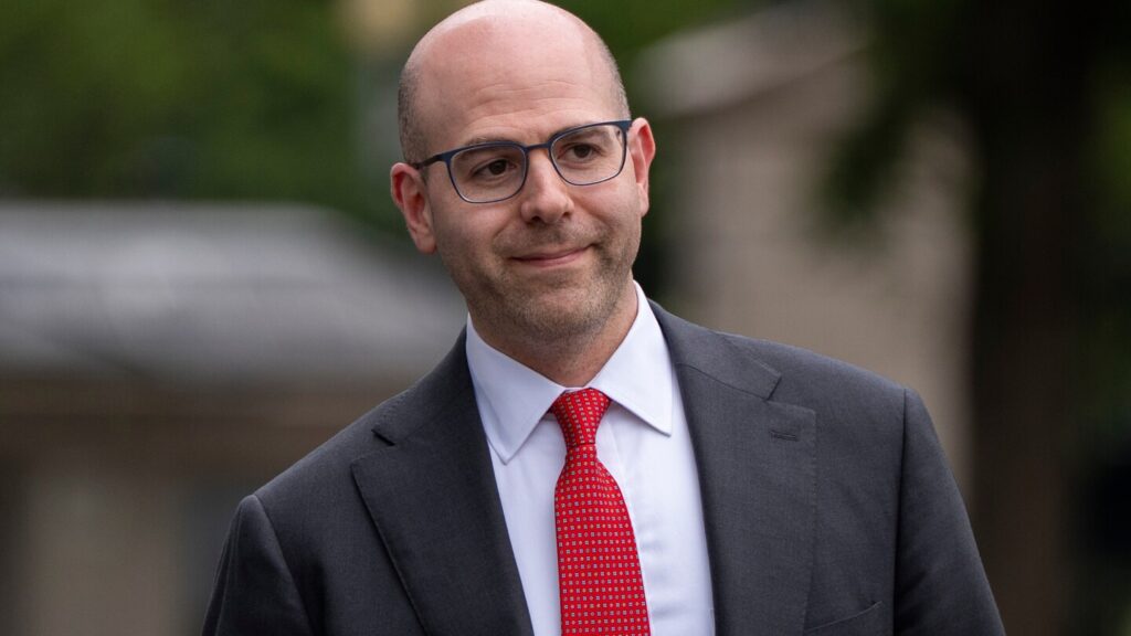 Trump to nominate top economic aide Stephen Miran to Fed board