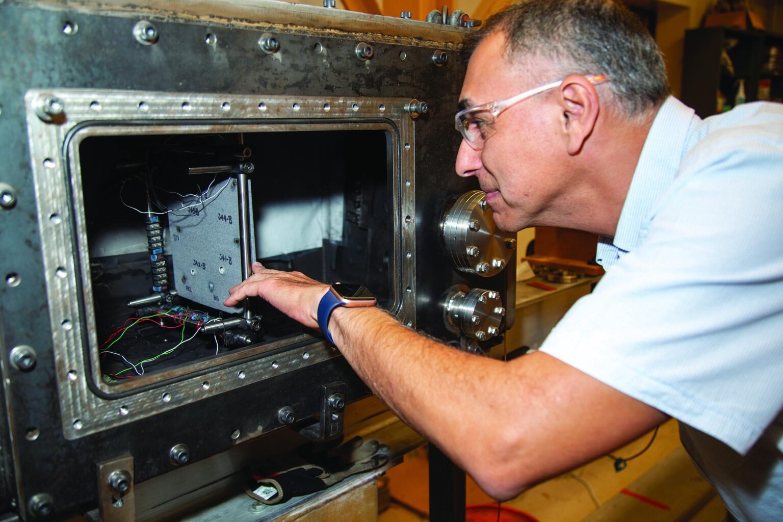 Orbital debris detection system developed for spacecraft