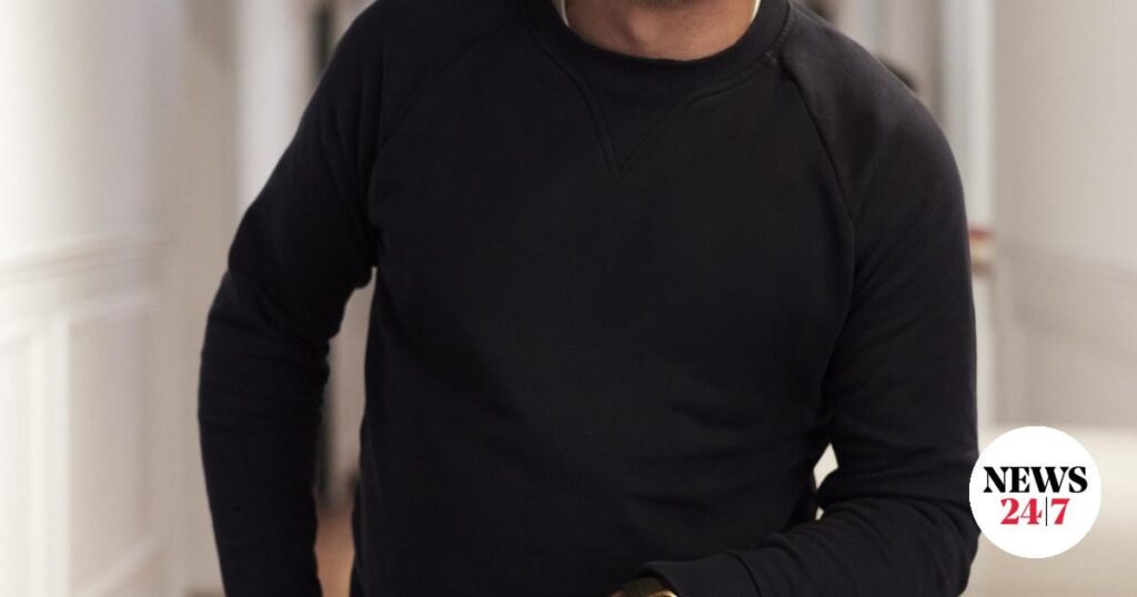 In the ICU, billionaire Tom Greenwood after a traffic accident in Mykonos [Με Γουρουνα, η ιδιωτικη του ασφαλιση αρνηθηκε να τον παραλαβει, τον πηρε ΔΗΜΟΣΙΟ του ΕΚΑΒ]