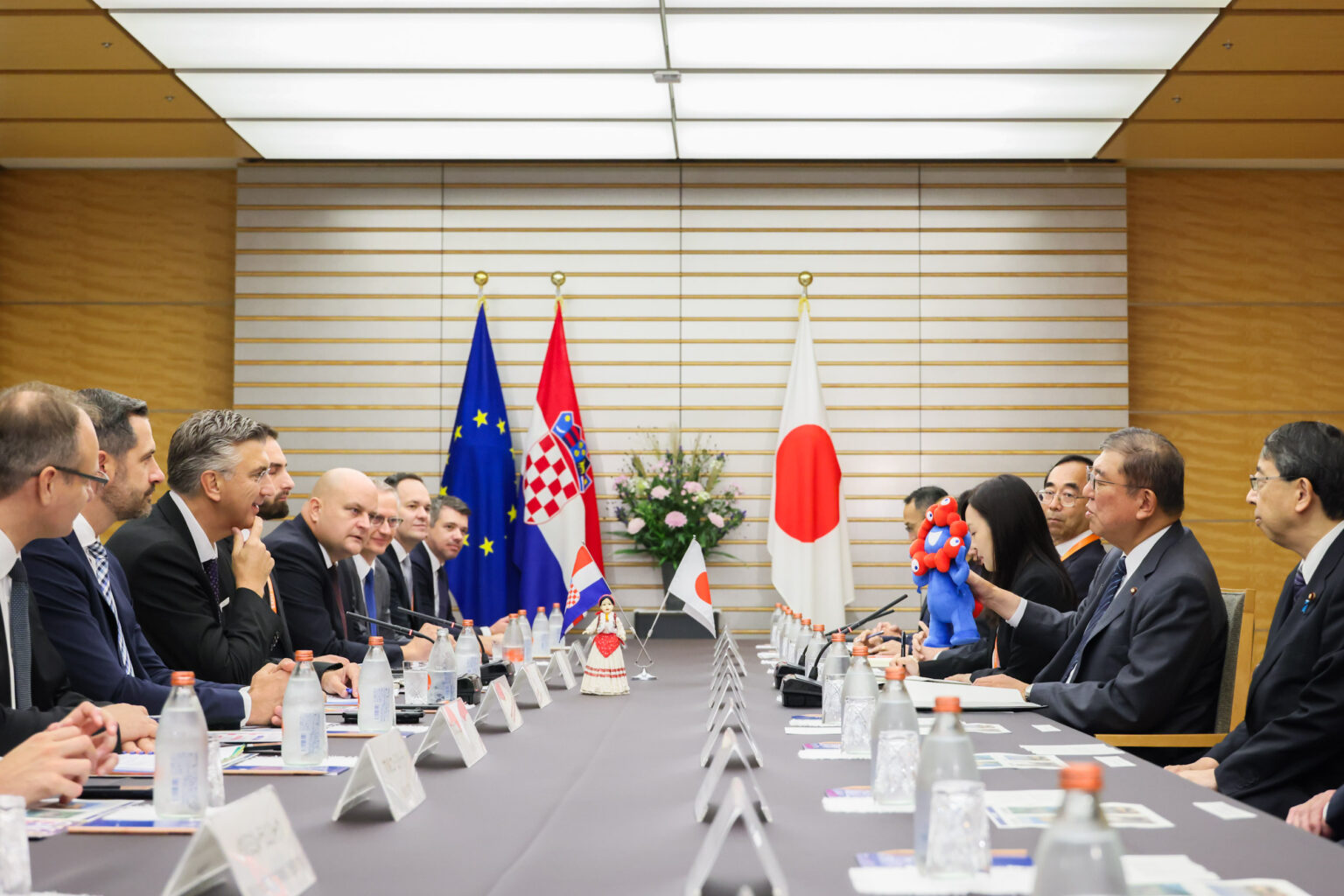 Japan-Croatia Summit Meeting (Summary) (Diplomatic Relations) Japan-Croatia Summit Meeting (Summary) (Diplomatic Relations)