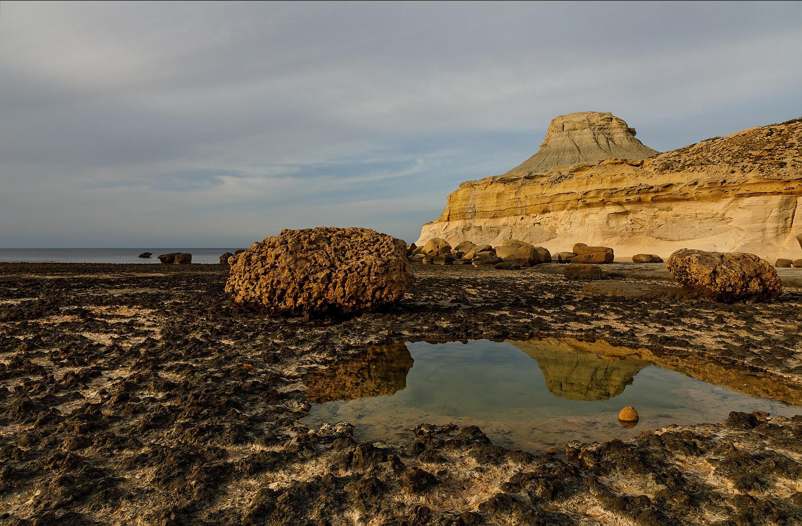 Il-Qolla l-Bajda, Gozo. Photo: Joseph Amodio via Wikimedia Commons CC by SA