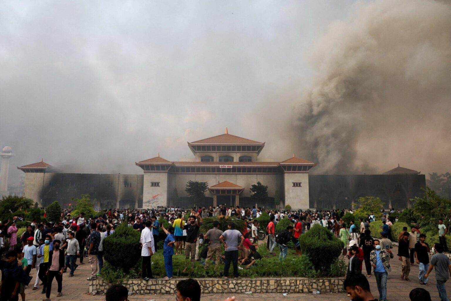 Nepal: Parliament was set on fire after the prime minister's resignation due to protests against corruption