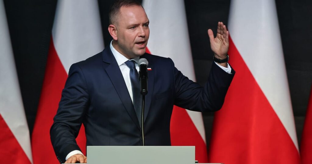 Fitch cuts Poland’s fiscal outlook amid defense spending binge and political stalemate – POLITICO Fitch cuts Poland’s fiscal outlook amid defense spending binge and political stalemate – POLITICO
