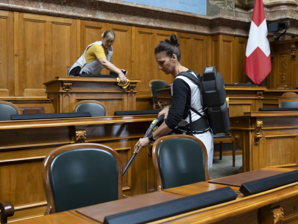 Swiss parliament to debate immigration and licence fee