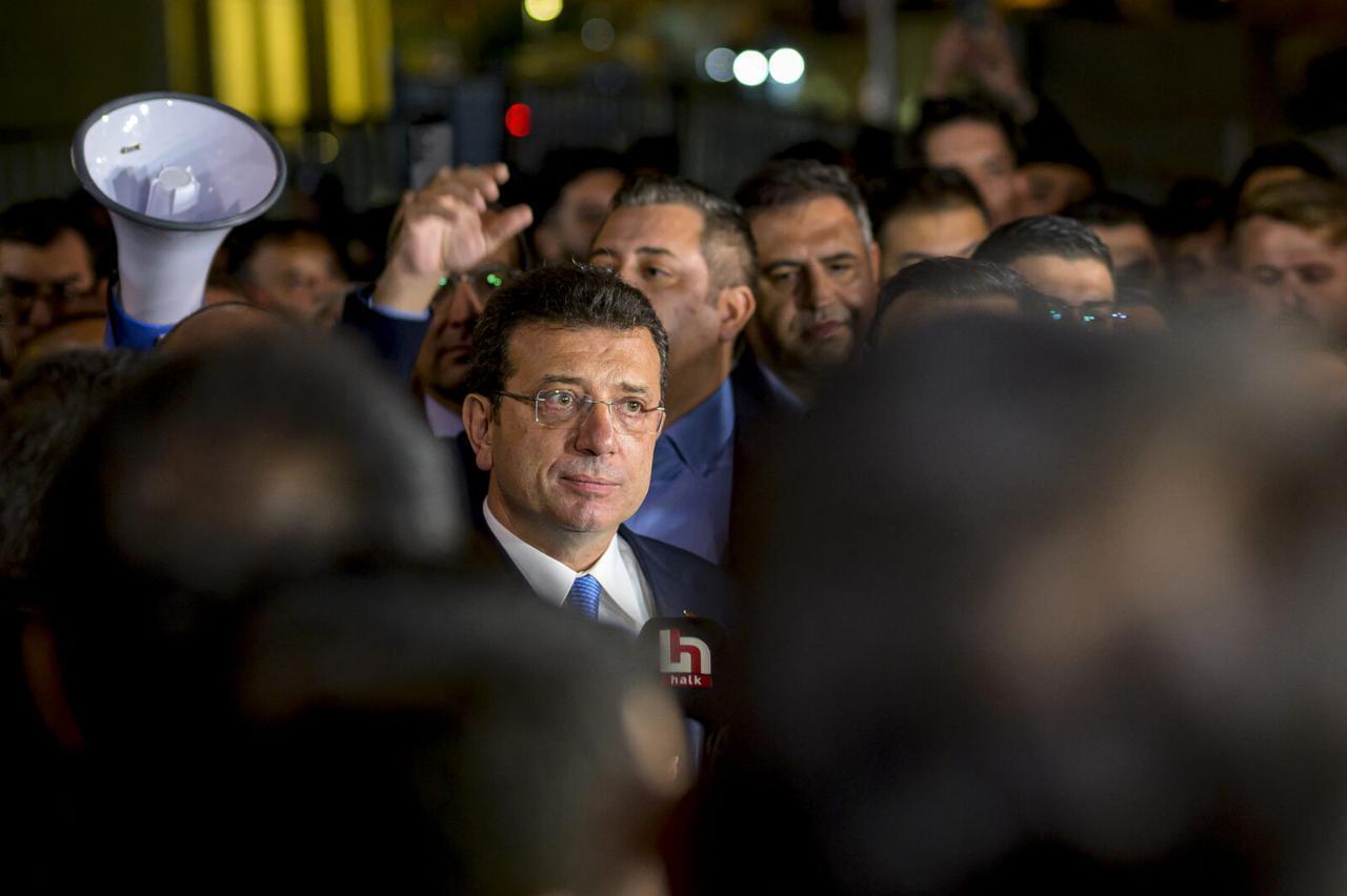 Istanbul's former mayor Ekrem Imamoglu (C) speaks to the press during a demonstration following the arrest of the Mayor of Esenyurt, in Istanbul, October 30, 2024. (AFP Photo)