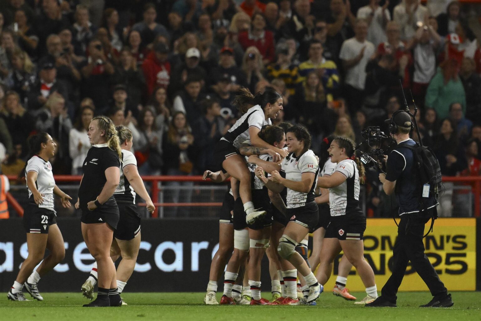 Canada knocks out New Zealand to reach Women's Rugby World Cup final