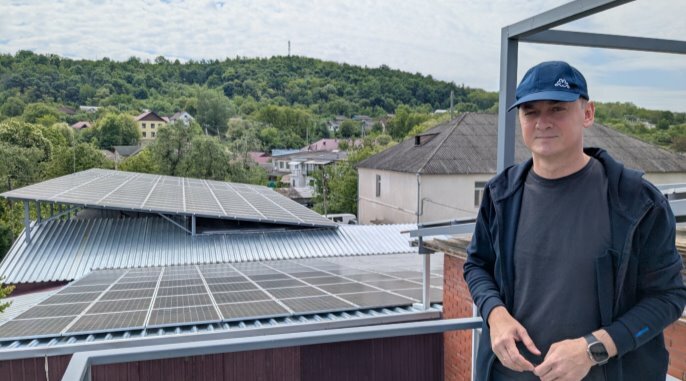 Victor Nistorica, CEO of Brutăria Bardar, with his company&rsquo;s solar panels. Investing in rooftop solar has helped drive down electricity costs for the bakery and support expansion and export.