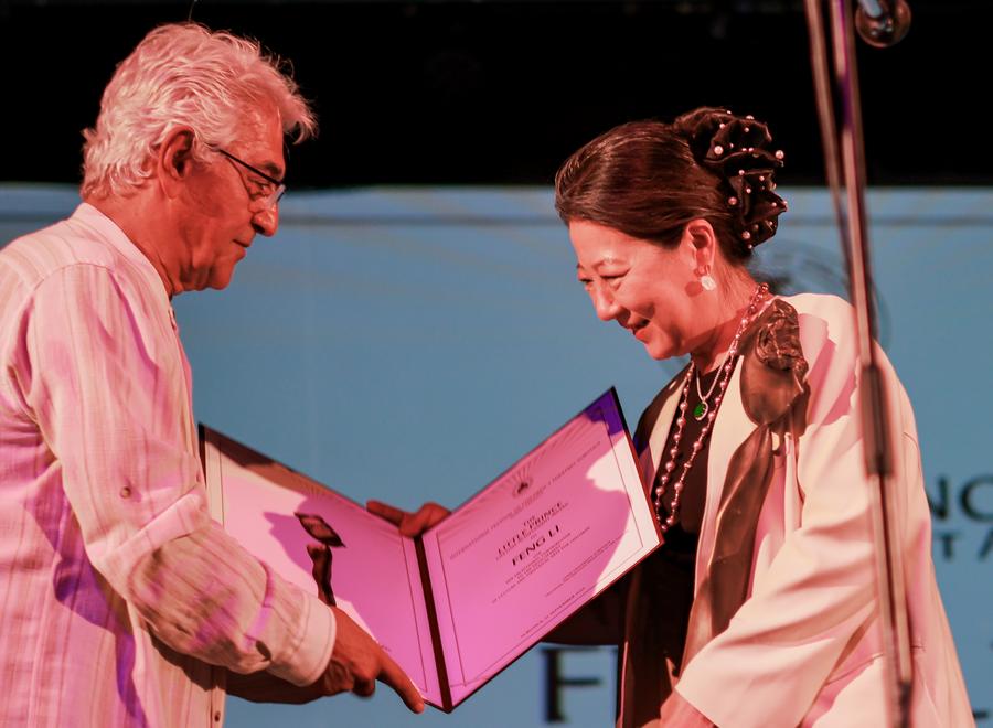 Chinese artist wins lifetime achievement award at Serbia's Children's Theatre Festival-Xinhua
