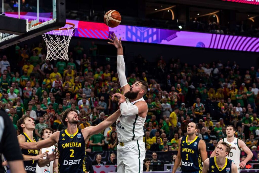 EuroBasket 2025: Sweden beaten by Lithuania but progress thanks to Great Britain's win over Montenegro