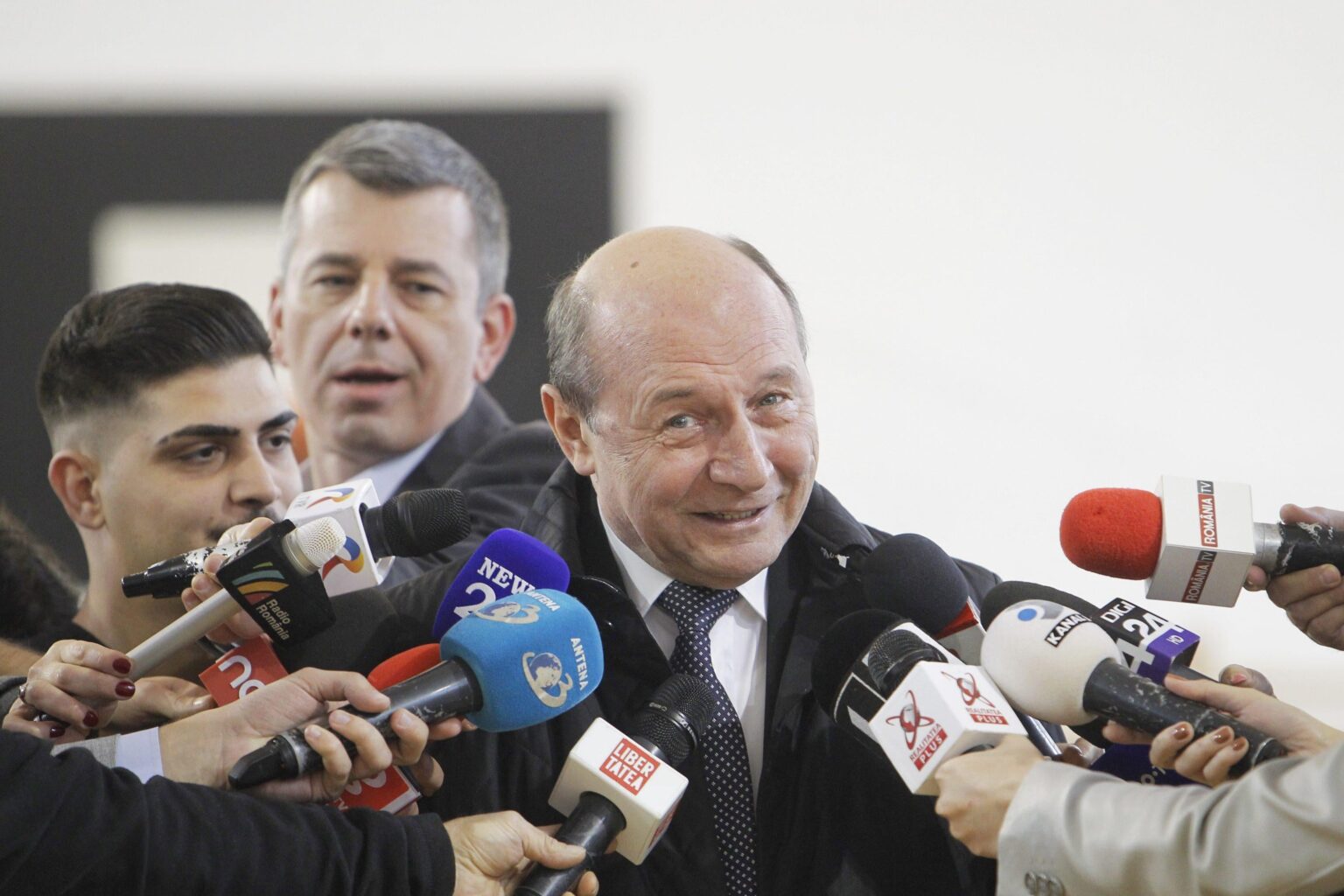 Traian Basescu, message for Russia's ambassador: Run at the General Prosecutor's Office, you have a UFO