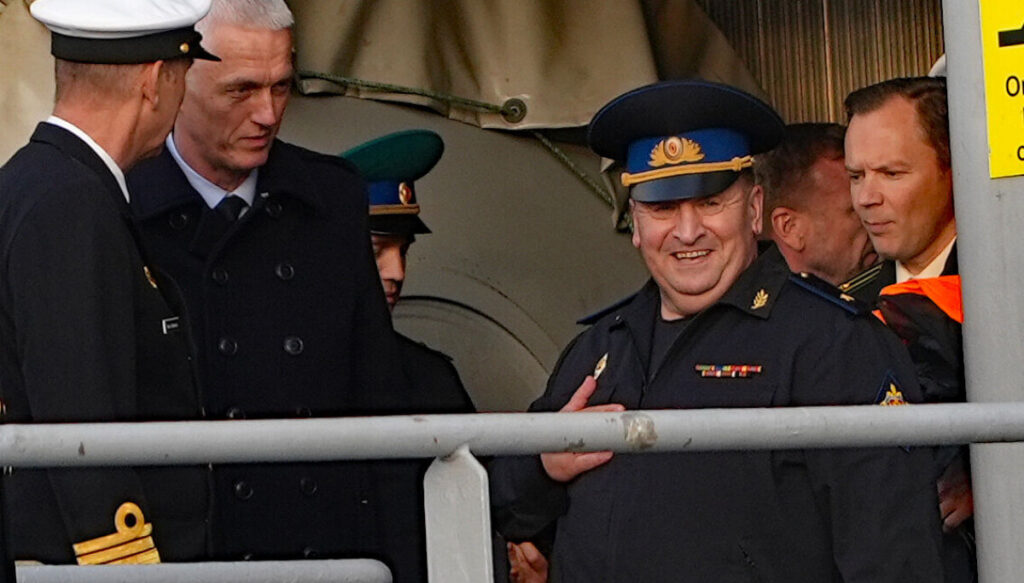 Big smiles when FSB Major General Andrei Kudimov came to talk cooperation with Norway