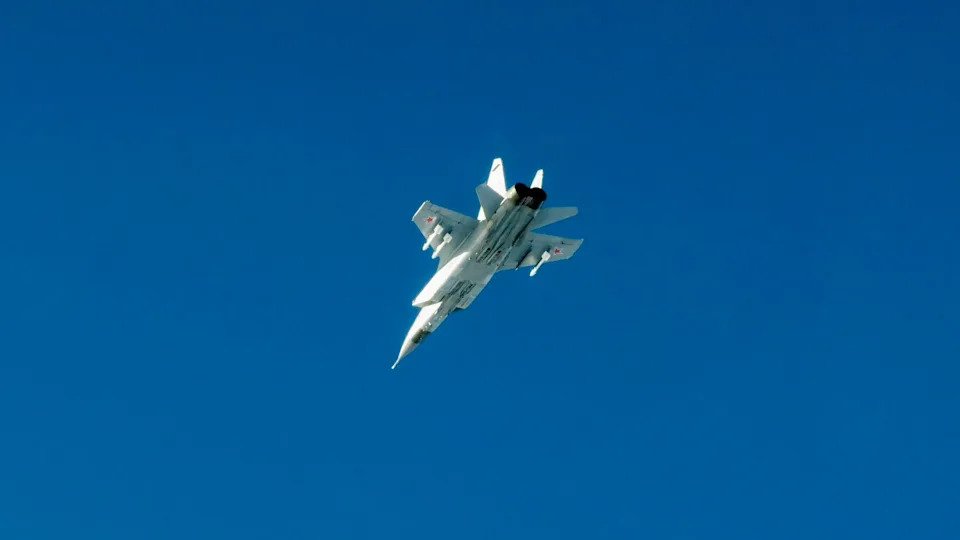 Russian planes flew parallel to the Estonian border from east to west and did not head toward the capital, Tallinn.<span class="mjYl8"> Credit: Swedish Armed Forces</span>