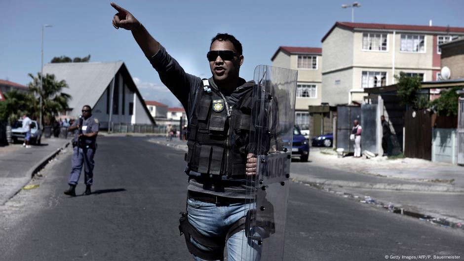 "Intolerable" extortion suffocates Cape Town's economy – DW – 09/01/2025