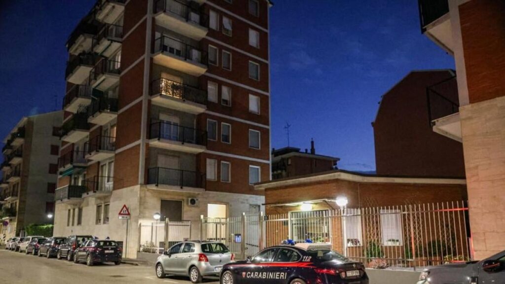Milan tries suicide by throwing himself from the balcony but he hits a passing through: 83 years old died instantly, he survives