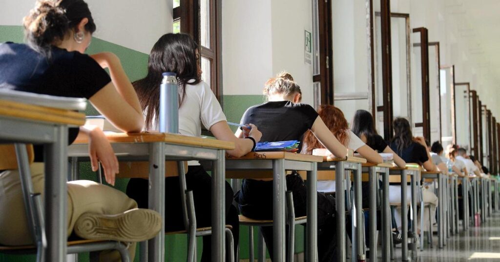 Changes to the high school exam: only 4 subjects, professors reduced to 5