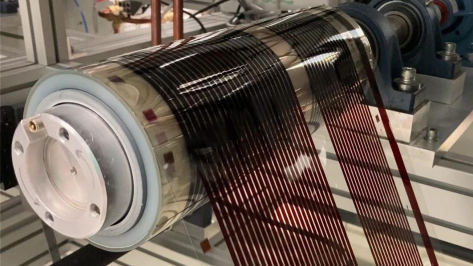 New bendable solar cells stay stable for 2,000 hours under heat and humidity | A European consortium has made progress in developing flexible, low-cost perovskite solar cells with carbon electrodes.