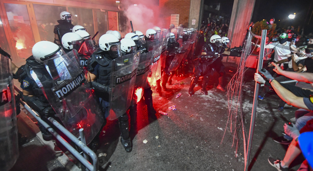 Police use tear gas to disperse Serbia anti-government protesters Police use tear gas to disperse Serbia anti-government protesters