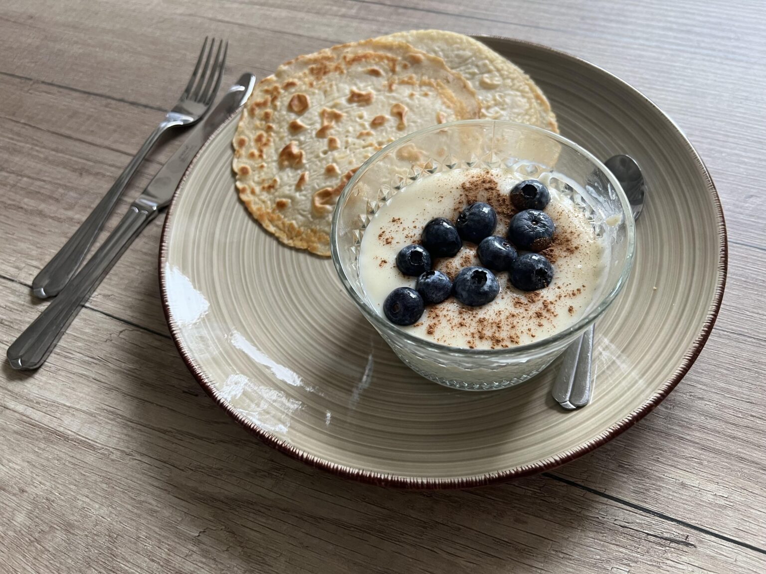 I got inspired by that post and made pancakes with Bakelsgræt