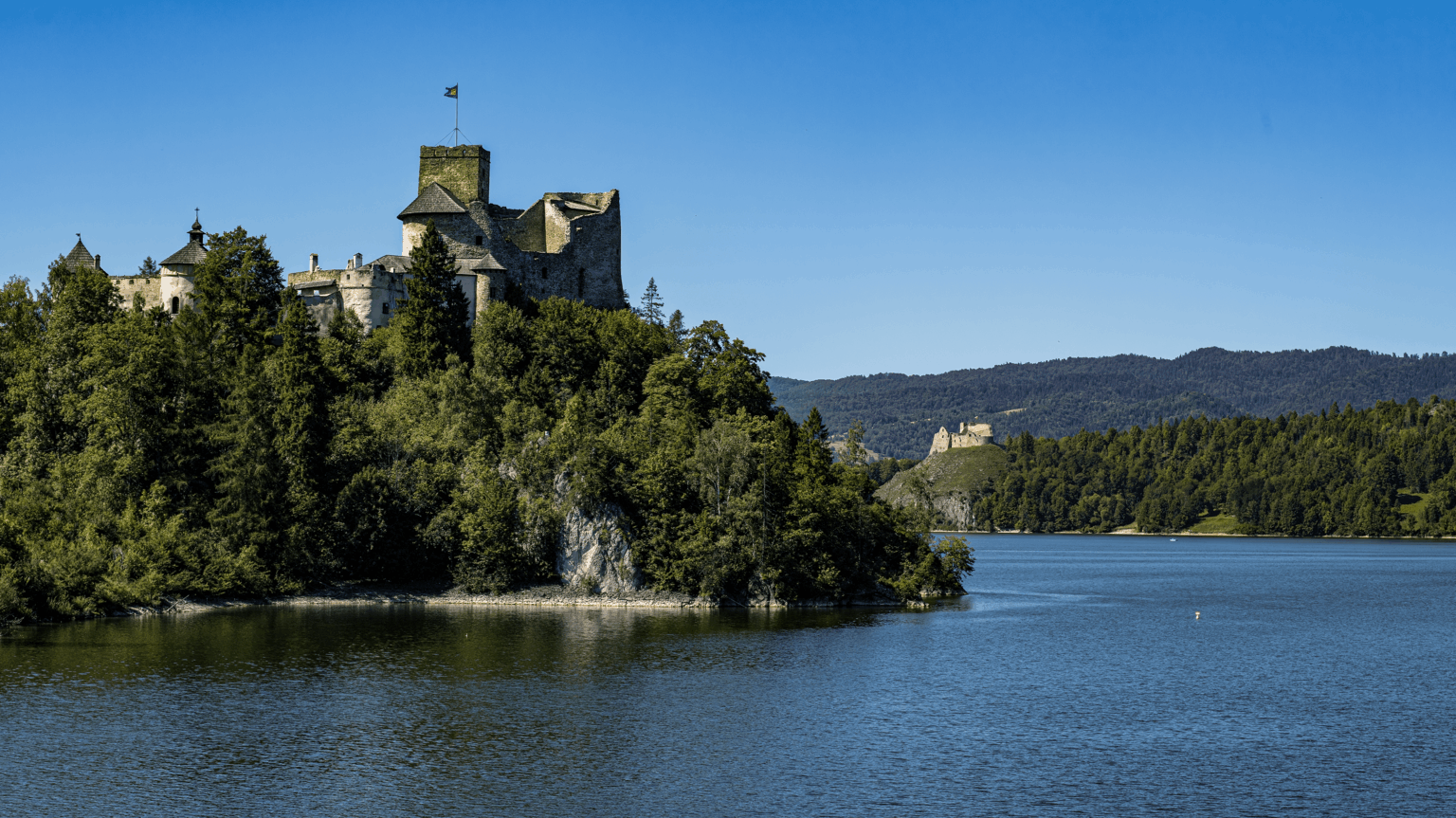 Dunajec Castle in Niedzica on Lake Czorsztyn, with the ruins of the castle in Czorsztyn