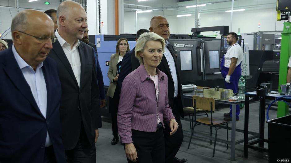 How Bulgaria supplies Ukraine with weapons and ammunition – DW – 09/09/2025