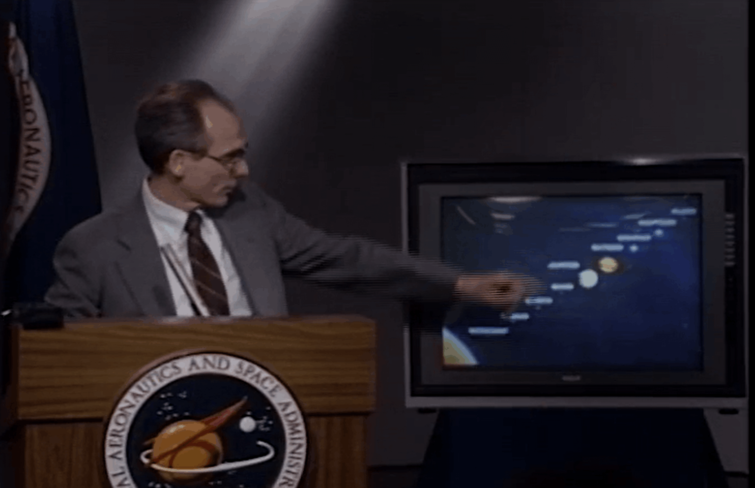 Vintage NASA: See Voyager’s 1990 ‘Solar System Family Portrait’ Debut