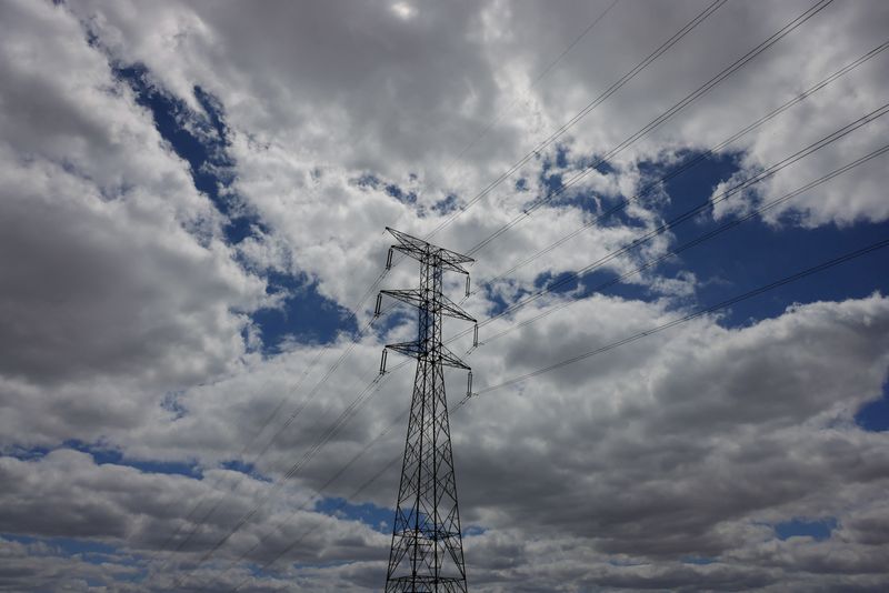 Spain proposes 62% hike of grid investment cap through 2030